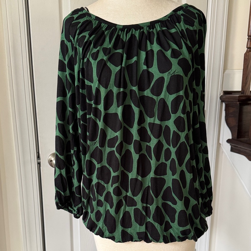 Michael Kors black and green giraffe print easy pull on knit top M NWOT